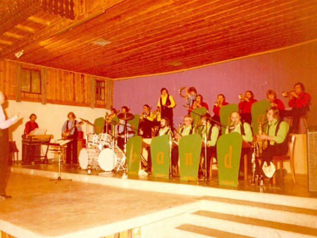 Auftritt der MGV Big Band in den 70er Jahren in der Erlenbacher Festhalle